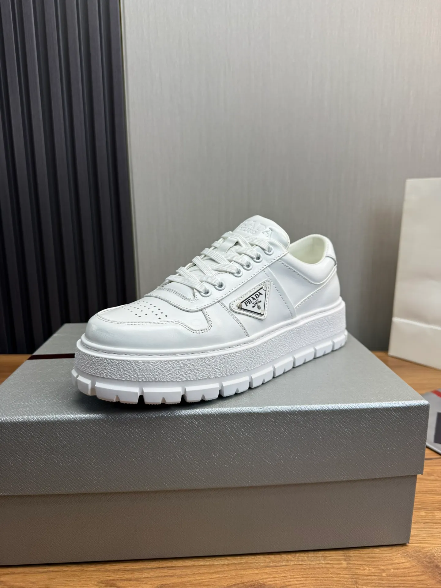 Men's shoes 💰620💰 [PRADA] Autumn and winter hot men's shoes are shipped 👏Official website synchronized ⬆️Original fly-woven cowhide fabric + cowhide lining, 1⃣️:1⃣️reproduction, original sole, 38-45 (45. Customized, non-refundable)